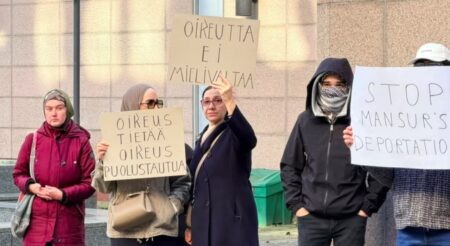 Finlandiya’da Çeçen sığınmacının sınır dışı edilmesine karşı gösteriler düzenlendi